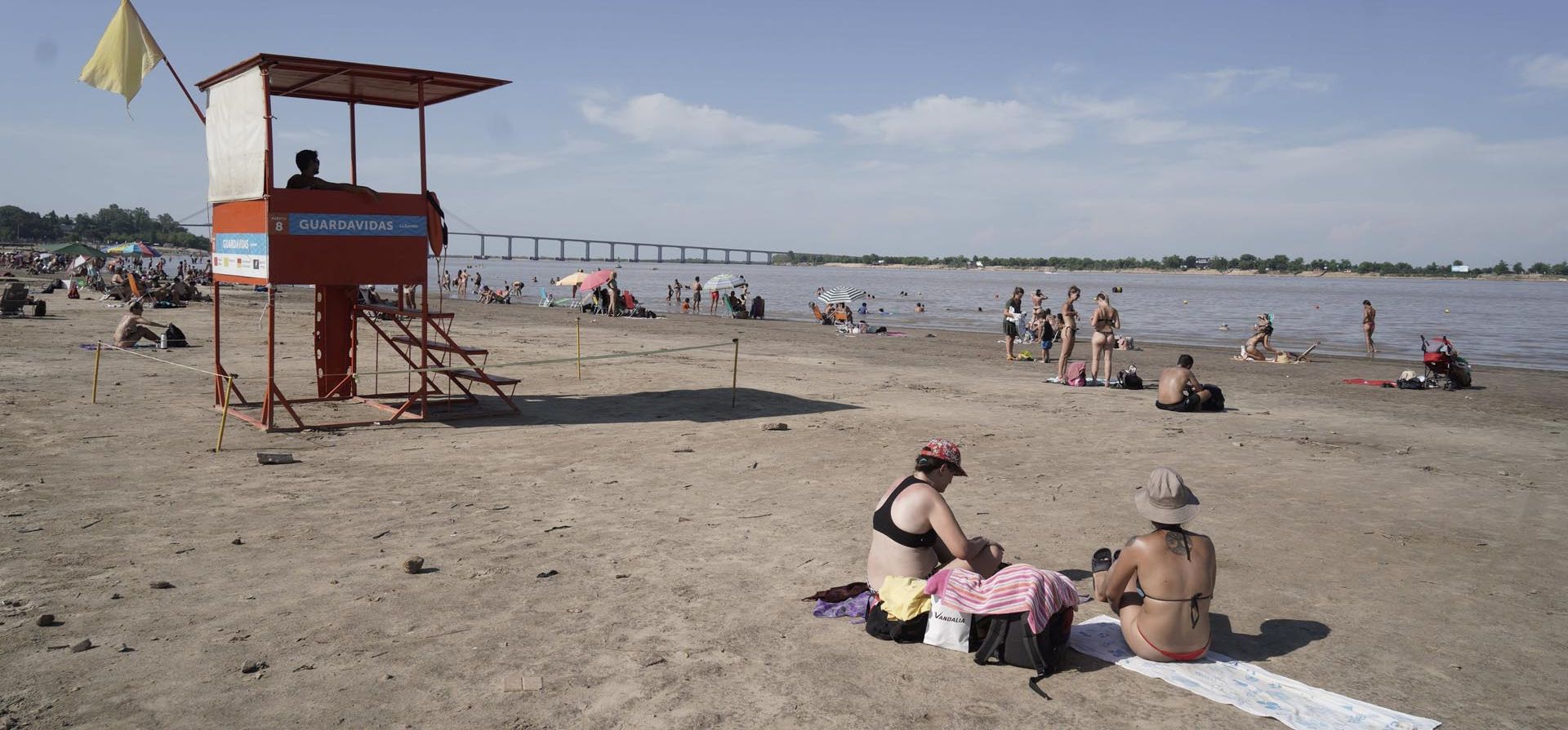 El Balneario La Florida se ve sumamente afectado por la bajante del río. Especialistas dicen que la bajante del Paraná empeorará en este inicio de 2022.