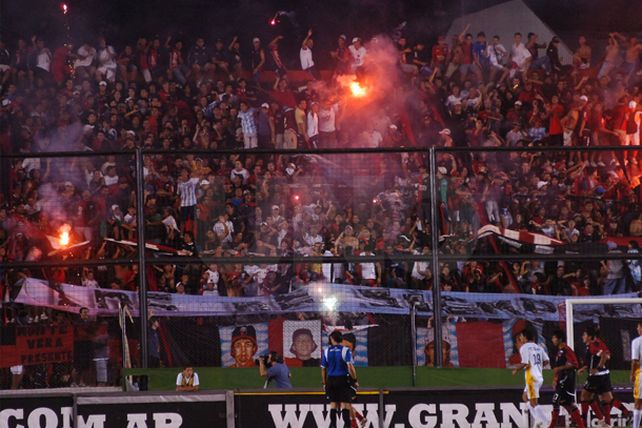 Confirman vínculos entre dirigentes de Colón y barrabravas