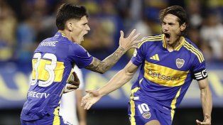 Brian Aguirre y Edinson Cavani, en Boca. El ex-Newells jugará ahora en Estudiantes.