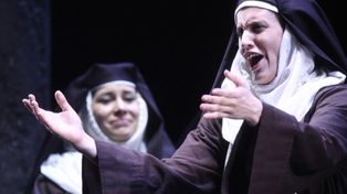 Una soprano sufrió un ACV en el escenario y murió dos días después