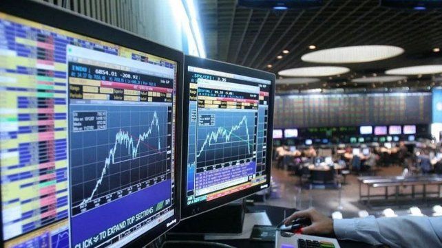 Los bonos argentinos se hunden y el riesgo país supera los 1.400 puntos básicos.&nbsp;