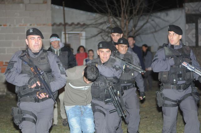 Más violencia e inseguridad: hirieron anoche de un balazo en el rostro a un policía en Alto Verde