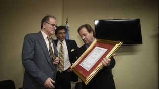 Diputados distinguió al periodista Carlos Mut