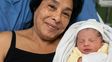 Madre a los 62 años: la historia detrás del embarazo, contada por el médico
