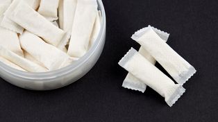 Buscan regular la venta de bolsitas de nicotina y equipararlas al tabaco