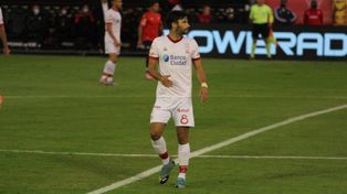 Experiencia. Yacob, con la &nbsp;de Huracán, la última casaca que vistió.