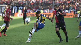 Central y Newell’s, Newell’s y Central, protagonistas de un partido con mucha historia. En la imagen, Coronel y Banega en el Coloso, en en primer clásico de este año.&nbsp;