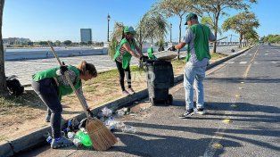Festejos de Navidad y limpieza de la Costanera: Puntos limpios y cuadrillas trabajando desde la madrugada