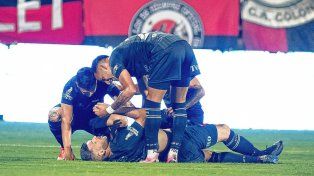 Colón cerró la Serie Río de la Plata con un triunfo ante Albion con un golazo del Puma Gigliotti