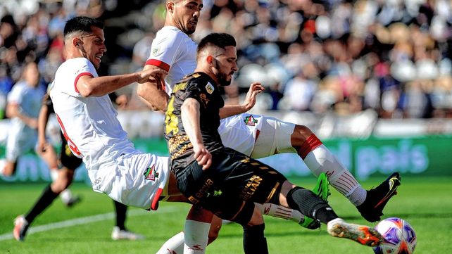 Platense y Estudiantes empataron sin goles.