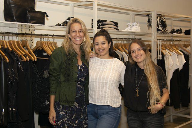 Angelica Jeandrevin, Muriel Moyan y  Regina Arce   
