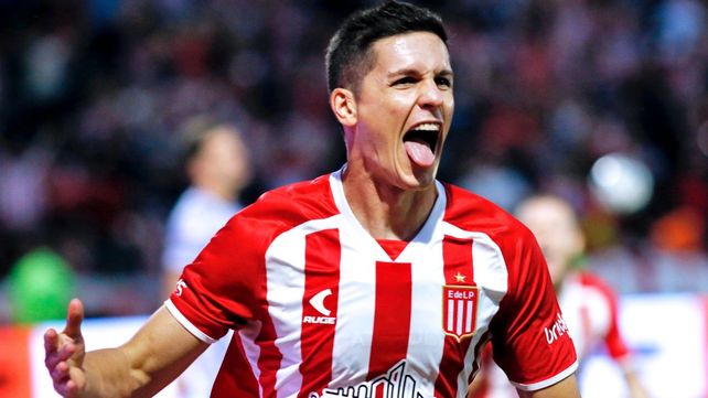 Guido Carrillo grita con todo uno de los dos goles que hizo para la victoria de Estudiantes sobre Barracas. Espera a River o a Boca en semifinales de la Copa de la Liga.