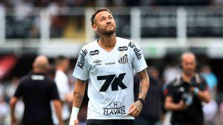 Operaron de la rodilla izquierda a Neymar