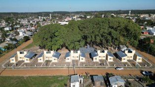 Las viviendas están financiadas por los programas Casa Propia - Construir Futuro y Primero Tu Casa. Pavimentarán barrios de Concepción del Uruguay y Paraná