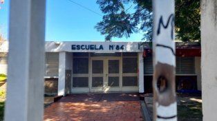 La historia se repite: balearon dos escuelas de Rosario y dejaron amenazas&nbsp;