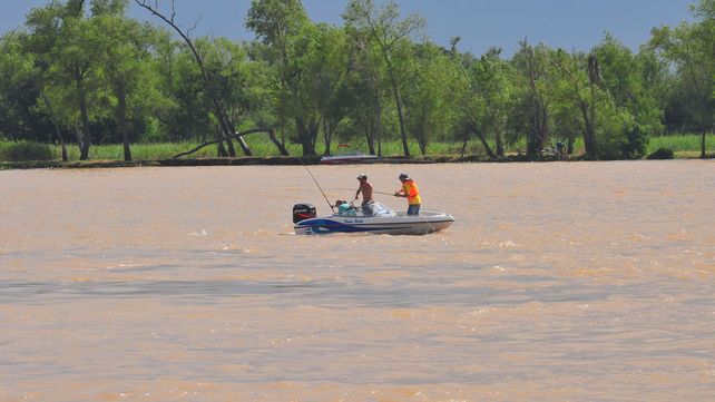 Calor y repunte del río alimentan la pasión por la pesca