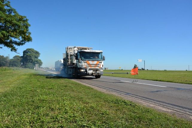 Seguridad vial: realizan tareas de demarcación en la ruta nacional 19