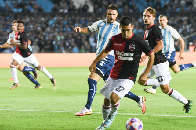 Newells, con un equipo alternativo, hizo su mejor partido del torneo y le ganó 1 a 0 a Racing