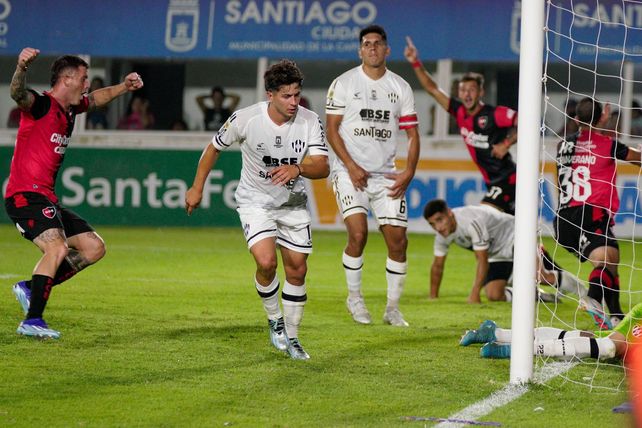 Newells lo buscó y lo ganó con un gol agónico del pibe Chiaverano