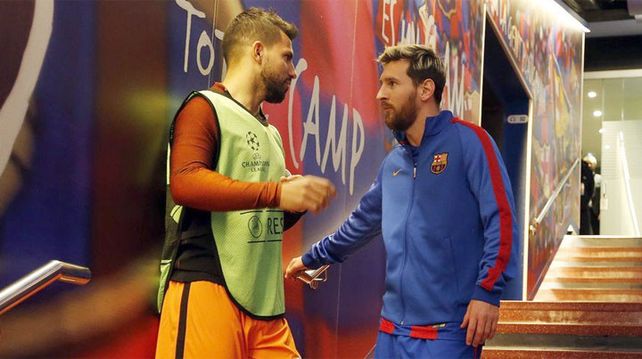 Guardiola encendió la polémica: Agüero está al mismo nivel que Messi