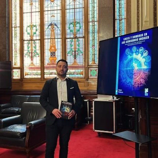 Diego Furnari presenta en Rosario Luces y sombras en los gobiernos locales