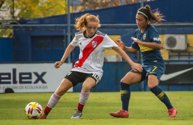 Se juega el primer Superclásico de fútbol femenino profesional