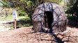 Hábitat de barro y memoria viva: Villa Elisa inaugura un nido gigante de hornero construido en comunidad