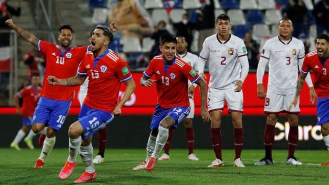 Chile goleó a Venezuela y está en la carrera para el Mundial