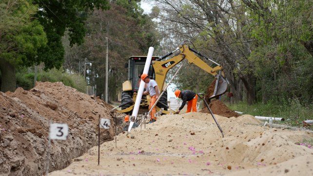 La obra de tendido de cloacas tiene una inversión de 274 millones de pesos y beneficiará a casi 4.000 vecinos y vecinas de Villa Urquiza&nbsp;