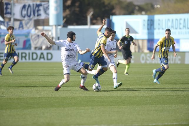 Central jugó pésimo y Quilmes lo eliminó en los penales