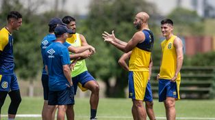 Práctica a puertas cerradas en Old Christian. Central prepara el partido con Liverpool, que sería con suplentes.