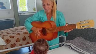 Gisela Pavé transforma, trastoca, enciende una chispita, un brillo en la mirada de los pequeños.&nbsp;