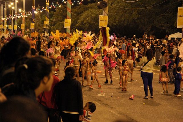 Carnavales entre Todos: 20 mil personas participaron de los corsos en Costanera Este