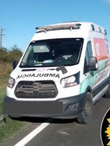 Ruta 12: tras un choque de camiones, una cubierta salió despedida e impactó contra una ambulancia