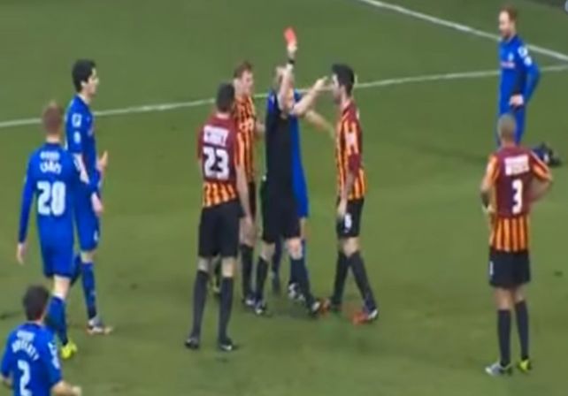 Pateó el penal y le pegó al travesaño, pero hizo magia con el rebote