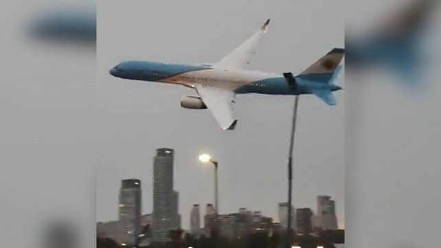El nuevo avión presidencial aterrizó en Argentina tras una polémica maniobra