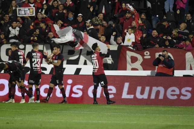 Cristian Ferreira celebra el gol ante el granate.