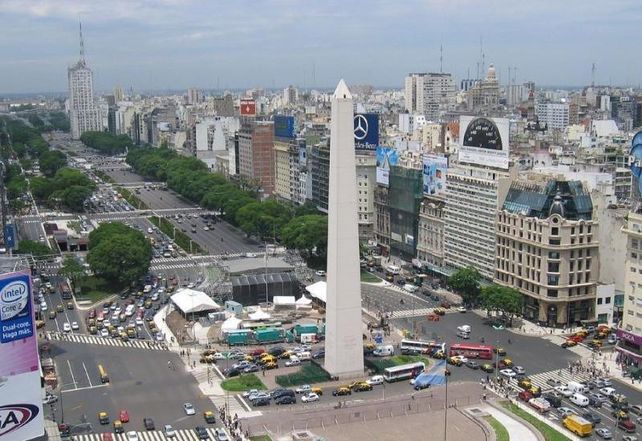 Extranjeros difunden una guía para sobrevivir en Buenos Aires