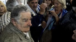 Mujica propone recuperar Malvinas con una invasión de mujeres