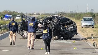 La camioneta que era conducida por el subjefe de policía dio un espectacular vuelco en la ruta provincial 70.&nbsp;
