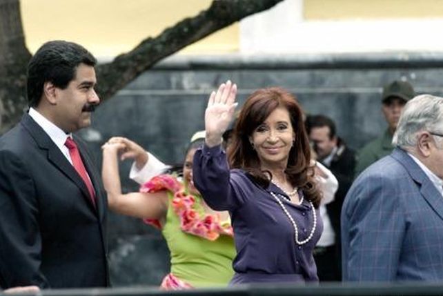 Cristina: Chávez y mi compañero siguen estando en ustedes