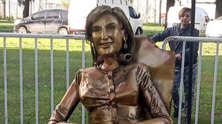 Mirtha Legrand habló con el intendente de Villa Cañás y quitarán la estatua en su honor