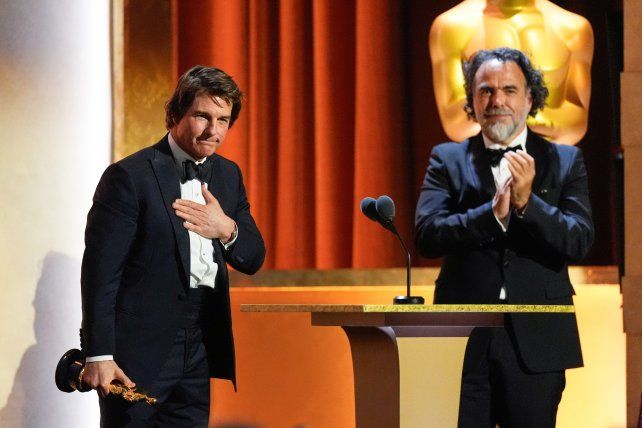 Alejandro González Iñárritu le entregó el premio a Tom Cruise.