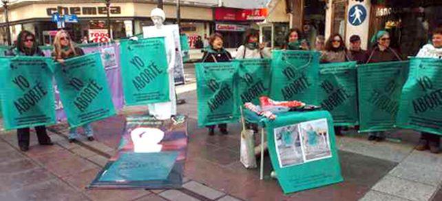 Organizaciones de mujeres marchan por el derecho al aborto