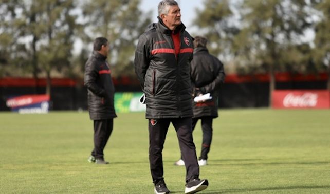 Da una mano. Tognarelli estará al frente hasta que llegue un nuevo entrenador.&nbsp;