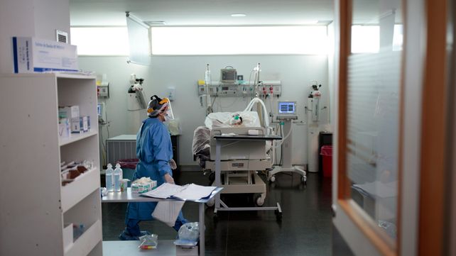 Los casos de coronavirus a nivel país continúan en una meseta. (foto de archivo)
