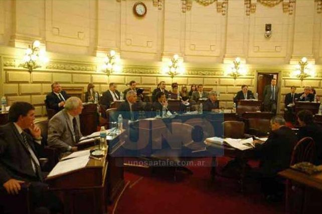 El Senado autorizó la emisión de letras al gobierno provincial