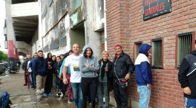 Venta de entradas para el cotejo ante el Tomba
