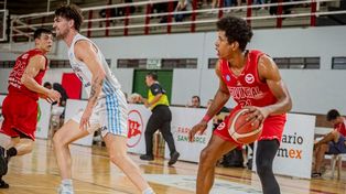 El acuatoriano Abraham Barahona es una de las grandes figuras de Provincial en la Liga Argentina de Básquet.