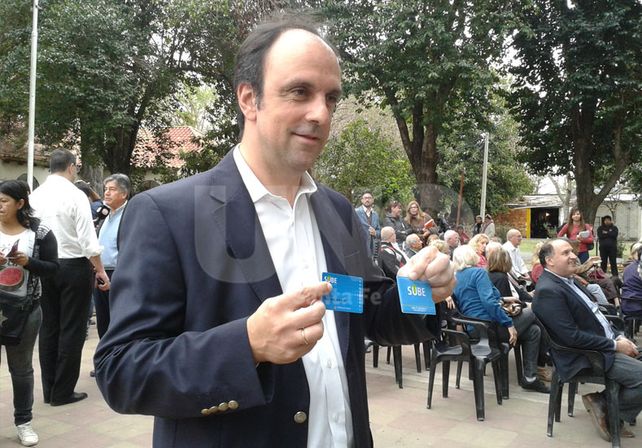 El intendente durante la presentación del nuevo sistema./ Manuel Testi.